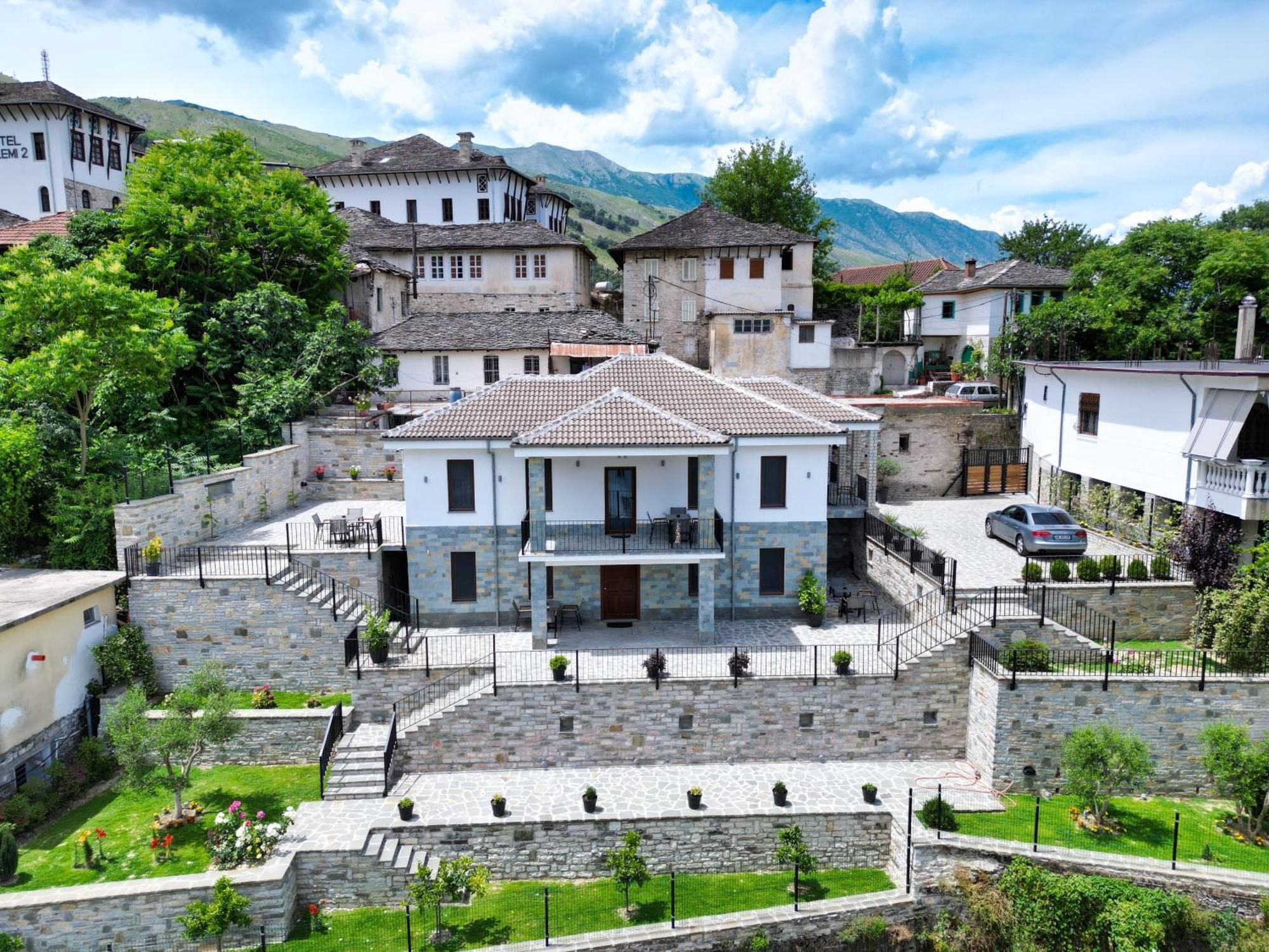 Castlefront Villa Гірокастра Екстер'єр фото