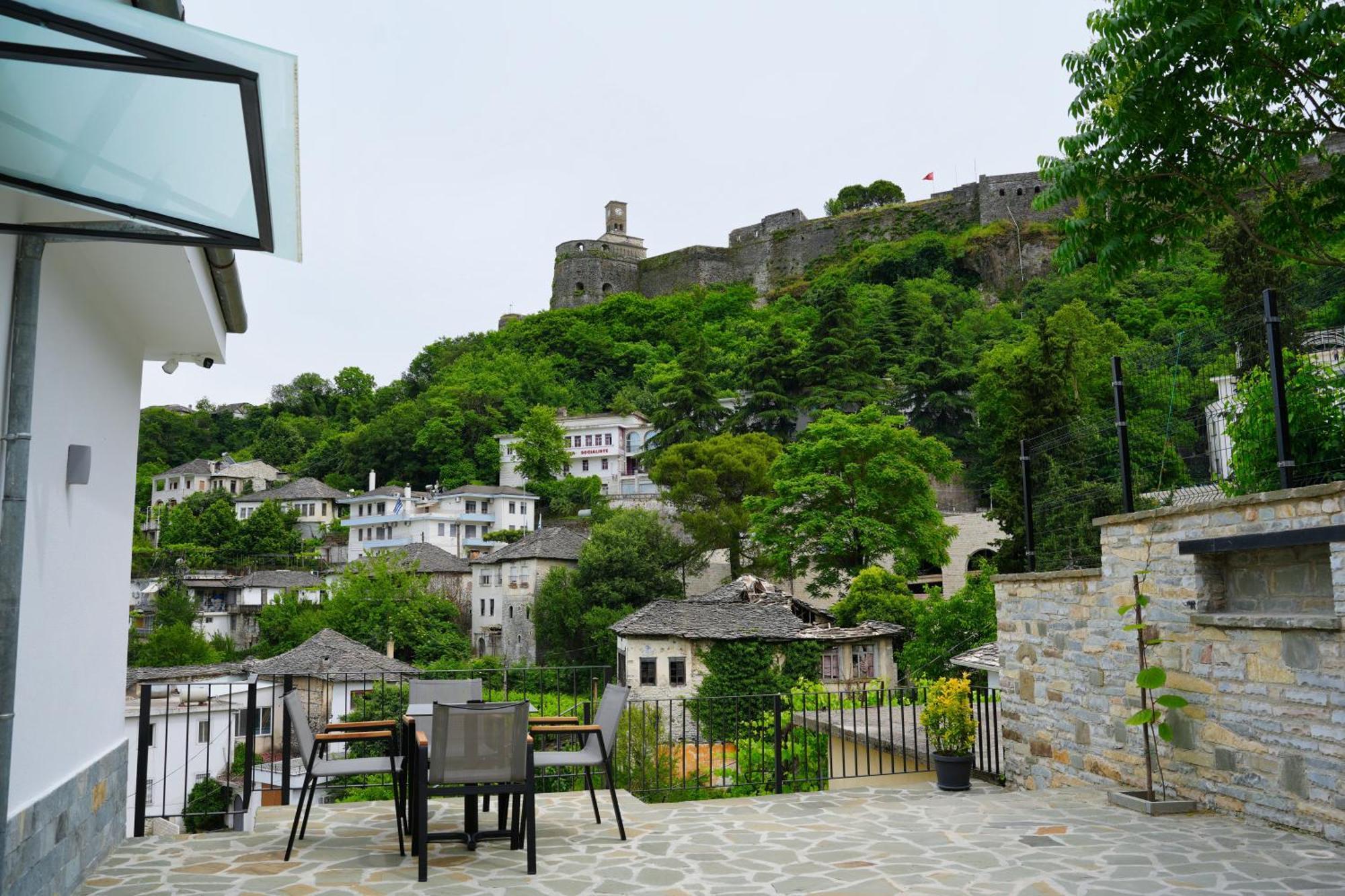 Castlefront Villa Гірокастра Екстер'єр фото