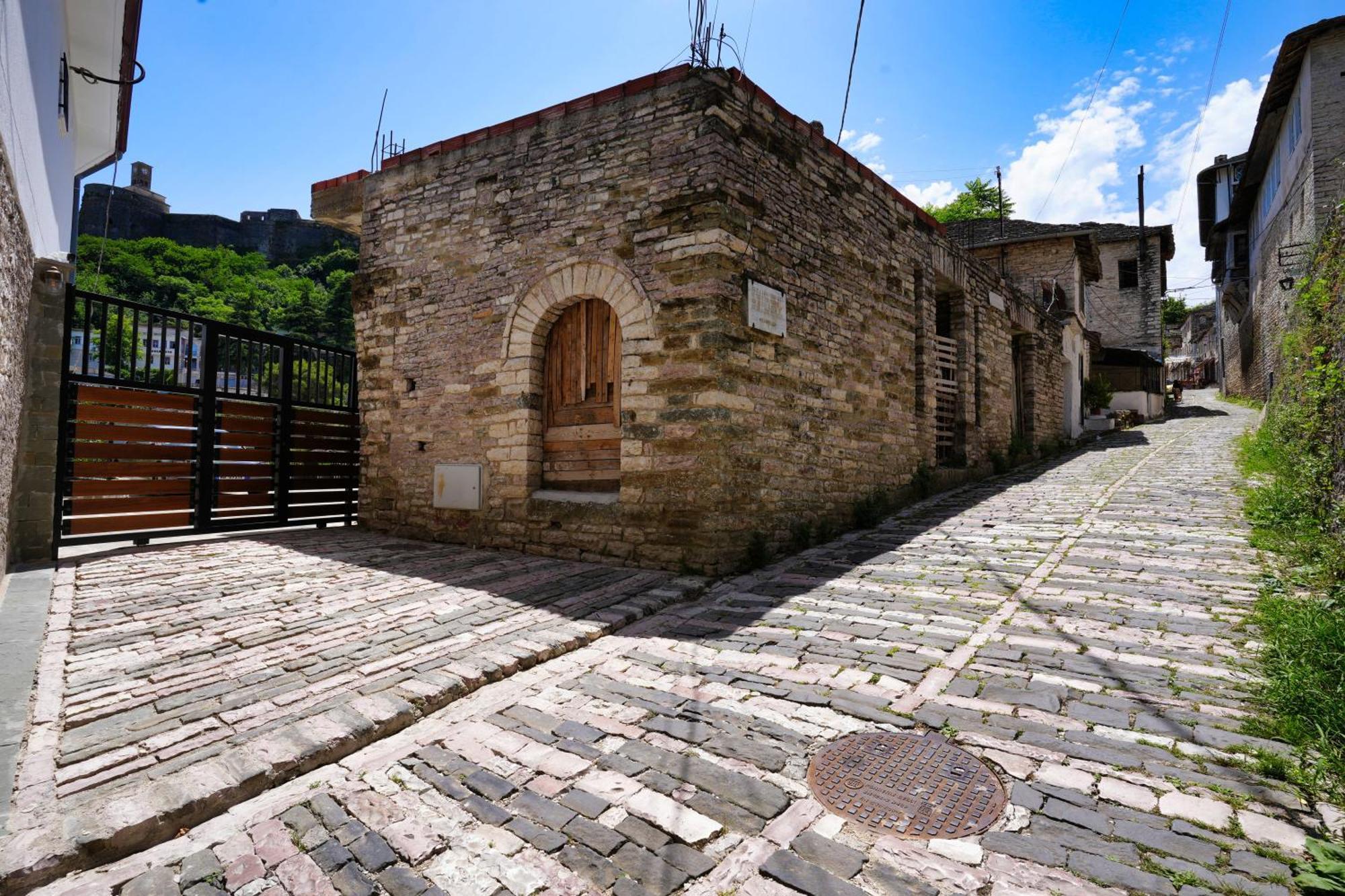 Castlefront Villa Гірокастра Екстер'єр фото